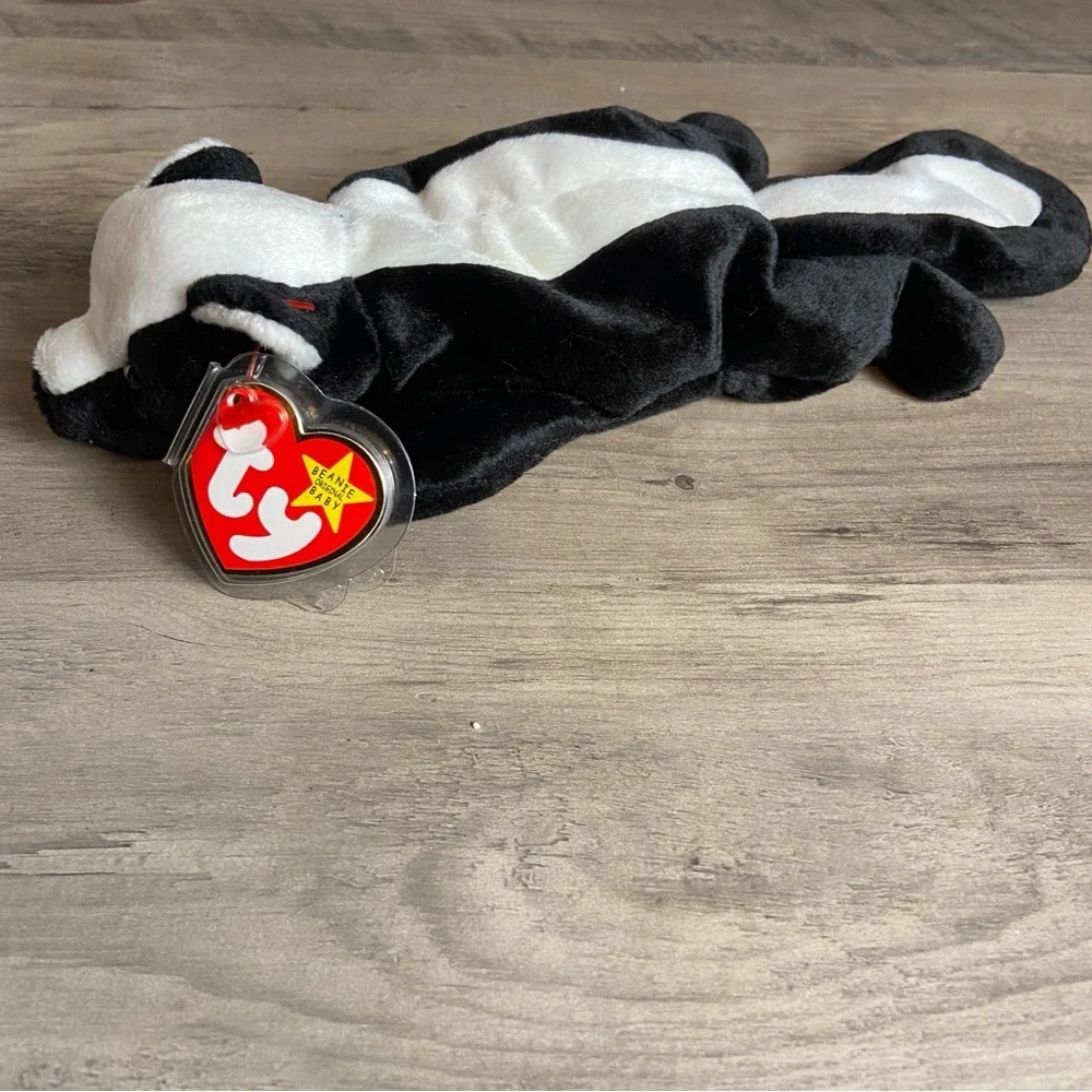 TY Beanie Baby Stinky The Skunk Beanbag Toy February 13, 1995 Birthday‎